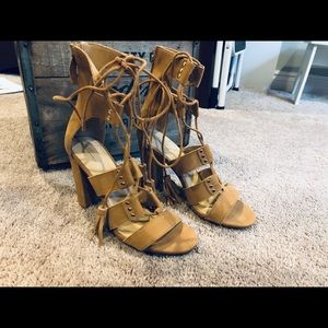 Aldo camel strappy open toed shoe